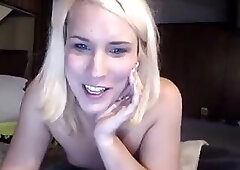 Blonde Shemale in Leather Boots on webcam