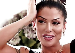 Domino Presley deepthroats Michaels big cock