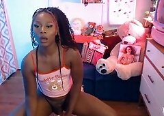 Amateur Vanniall teases and shoots a thick load