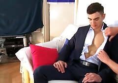 Too handsome yo keep his clothes: Alexandr insurrer serviced