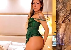 Webcam Crazy Blonde fingers herself live