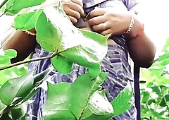 Mallu aunty showed pussy in jungle and made viral xXx MMS video