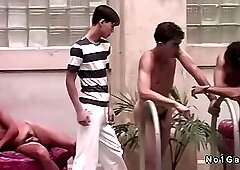 Gay group sex in the Sauna Paradiso