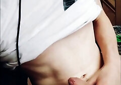 Branlette en cherchant une game de COD (Et du jus sur les mains)