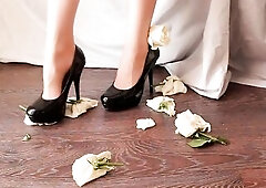 TRAMPLE THE FLOWERS IN SHOES WITH HIGH HEELS / BEIGE NYLON HOSE / FOOT FETISH / CRUSH