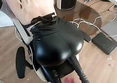 Asisstent gefickt spritz mir auf den prallen Lederarsch