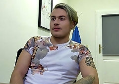 Amateur dude with sexy tattoos gets fucked orally