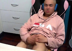 Jacking to Soles Porno at Desk