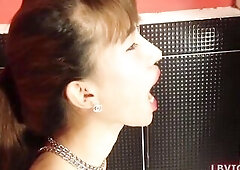 Thai ladyboy Namwhan opens her throat wide for swallowing greater amount of that golden stream during getting voided urine on. After the quenching, Na