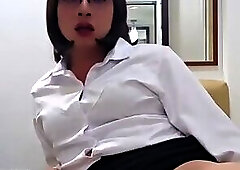 Asian shemale Ting Xuan play with the bottle in her ass