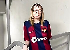 A Barcelona Supporter Banged By PSG Fan in The Corridors Of The Football Stadium !!!