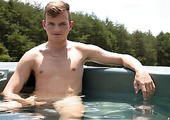 Blonde hottie JJ Jakobs cums outdoors