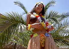 Sarah Lace A Butt Plug Isnt Enough For This Horny College Girl In Hawaii