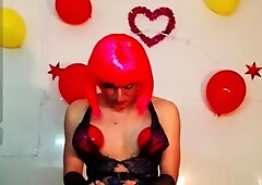 Amateur redhead Jacqueline with glasses masturbates
