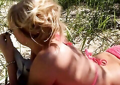 Blond's wicked vacation