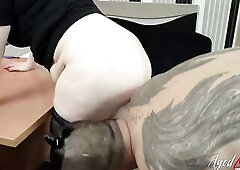 Older Lady Enjoying Hardcore Drilling of Her Vagina and Anal