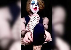 ⊹ shorties ⊹ clown cutie shows u her feet ⊹