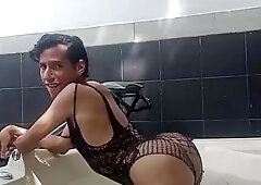 Mamada en la piscina muy rico si