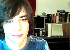 Spectacular Teenager Squeals While Fapping His Beefstick