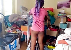 Curvy dark-skinned housewife catches some fun