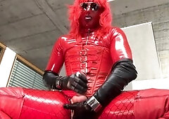 Shiny fetish sissy Sissy_glovecum plays with her man's sausage and backdoor until she bursts