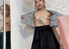 Look at my booty in your face