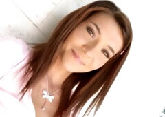 Sapphix presents Alexis Brill using fingers solo