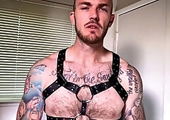 Dominant stud Christian Wilde shows off with a big ass handjob