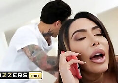 Brazzers - Ribald Masseur pounds thicc PAWG Lela Star