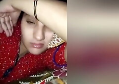 Today Exclusive- Sexy Paki Girl Showing Her Boobs