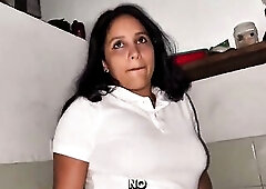 Cuñada es seducida y follada fuertemente al encontrarse sola en casa ! (Subtitulado)