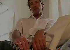 Queer Soles Wriggler Takes Socks off when Stroking Solo