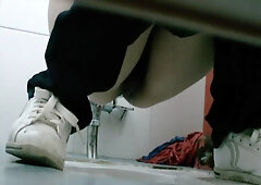 Kneeling toilet pissing asian girl video
