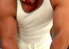 Slut sucks dicks in 3way