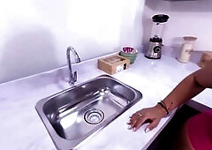 Large-bottomed mother I'd like to fuck plans to ride the washing machine repairman