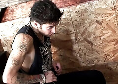 AlternaDudes: Matteo showing huge balls