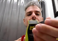 Teaching You to Shave - DADDY GIANT 8 - Richard Lennox