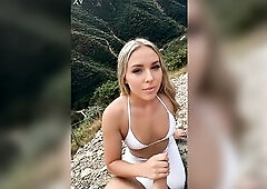 AI blodne woman drilled in the forest