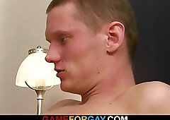 Gay seduces and assdrills a taxi driver