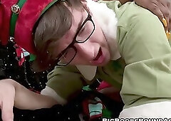 Round ass ebony babe with massive jugs fucks a nerdy elf