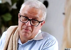 MILFY Hotwife banged in three-some