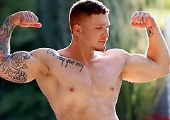 Oily hottie Jeremiah Cruz masturbates in a solo movie