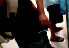 Pegacao rapida no banheirao 5