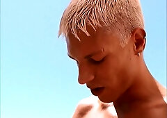 2 Crazy Youngsters Humping outside