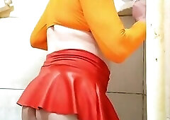 Velma s cosplay crossdresser
