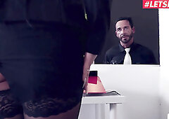 Techno Assistant Jacky Pumped right in the Muff