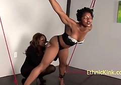 EK tickling bárbara