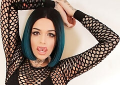 Goth Leigh: Anal Artist Of Girl Squirt