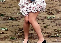 Asian cannot hold her pee