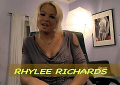 Blonde sweetie wants a threesome with the boys